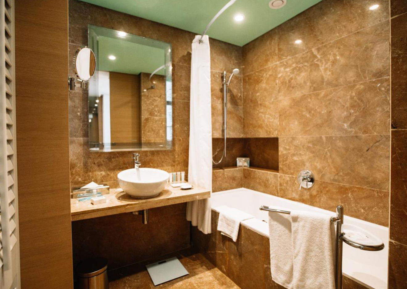 hotel-img