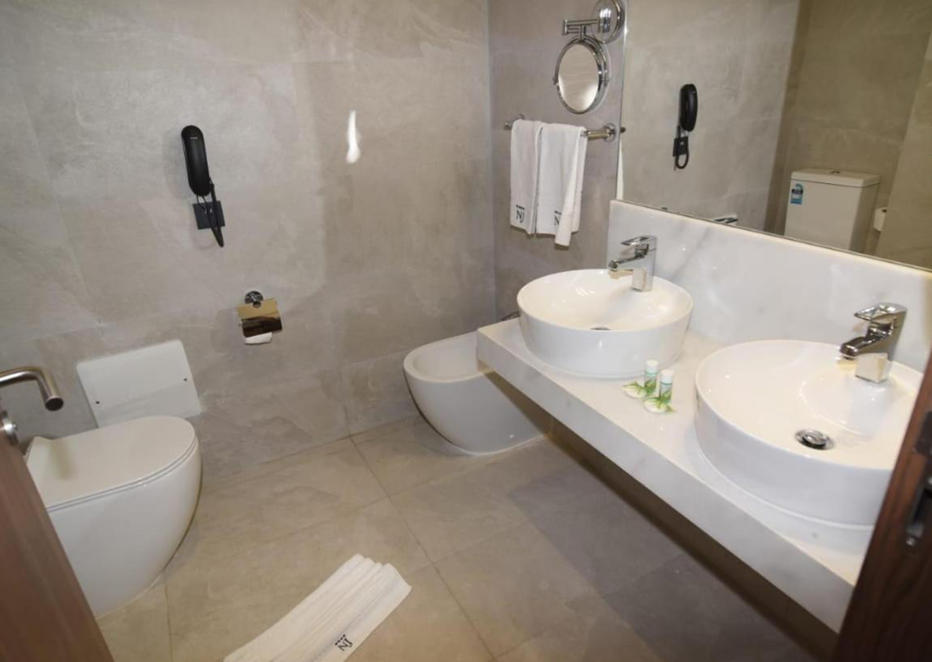 hotel-img